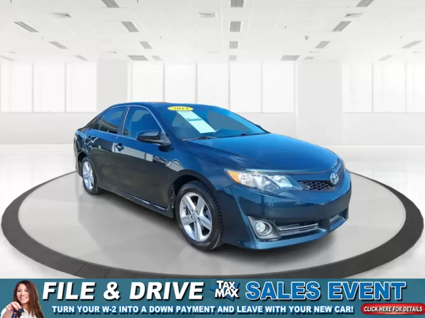 2014 Toyota Camry SE (4T1BF1FK4EU) with an 2.5L I-4 DOHC engine, 6-Speed Automatic transmission, located at 401 Woodman Dr, Riverside, OH, 45431, (937) 908-9800, 39.760899, -84.123421 - Picture your next week going smoother: a reliable commuter for the drive to Wright-Patterson AFB, an easy-to-park sedan for errands around Riverside, and a comfortable ride for weekend trips toward downtown Dayton or a quick loop on I-675. This 2014 Toyota Camry SE is built for real life-dependable, - Photo#0