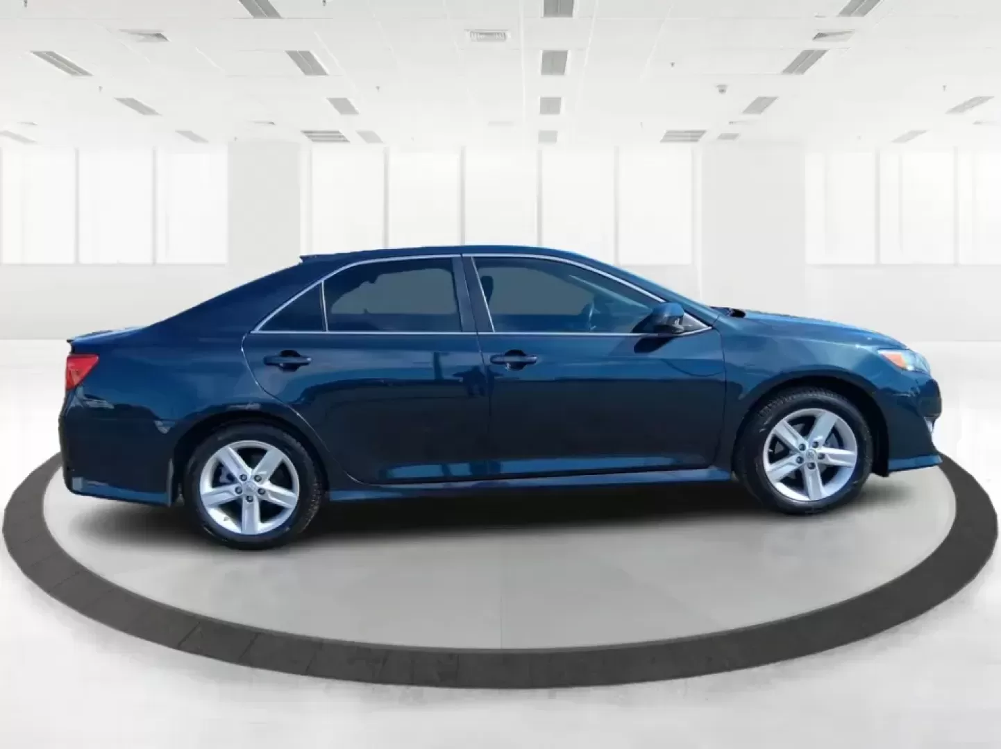 2014 Toyota Camry SE (4T1BF1FK4EU) with an 2.5L I-4 DOHC engine, 6-Speed Automatic transmission, located at 401 Woodman Dr, Riverside, OH, 45431, (937) 908-9800, 39.760899, -84.123421 - Picture your next week going smoother: a reliable commuter for the drive to Wright-Patterson AFB, an easy-to-park sedan for errands around Riverside, and a comfortable ride for weekend trips toward downtown Dayton or a quick loop on I-675. This 2014 Toyota Camry SE is built for real life-dependable, - Photo#1