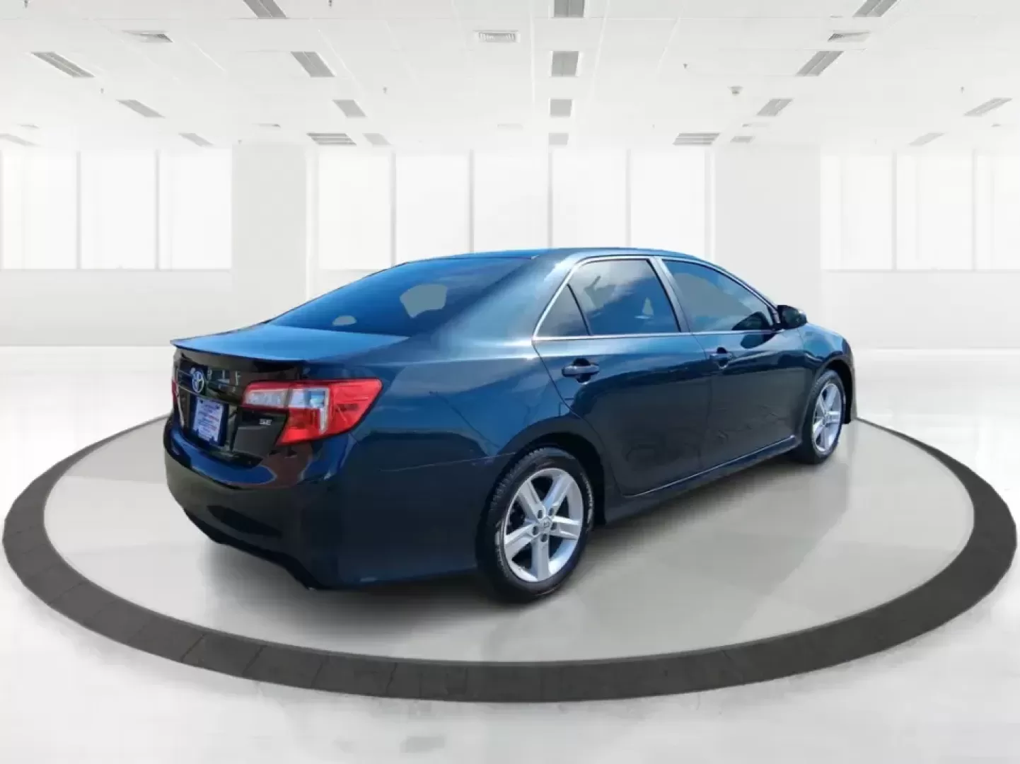 2014 Toyota Camry SE (4T1BF1FK4EU) with an 2.5L I-4 DOHC engine, 6-Speed Automatic transmission, located at 401 Woodman Dr, Riverside, OH, 45431, (937) 908-9800, 39.760899, -84.123421 - Picture your next week going smoother: a reliable commuter for the drive to Wright-Patterson AFB, an easy-to-park sedan for errands around Riverside, and a comfortable ride for weekend trips toward downtown Dayton or a quick loop on I-675. This 2014 Toyota Camry SE is built for real life-dependable, - Photo#2