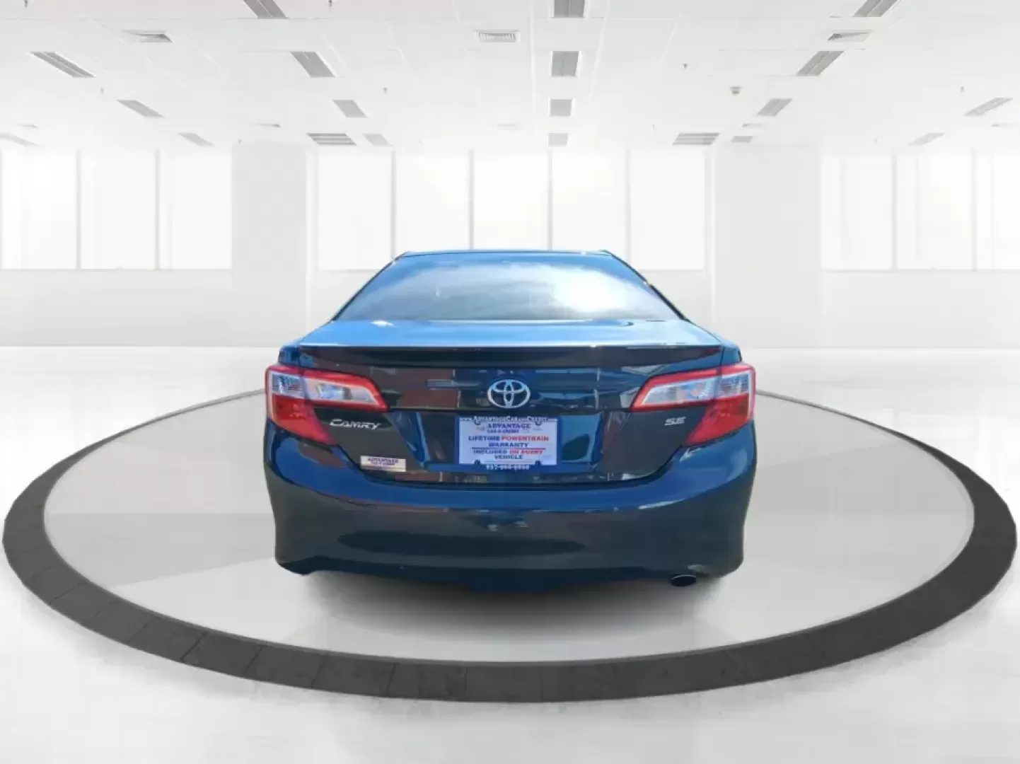 2014 Toyota Camry SE (4T1BF1FK4EU) with an 2.5L I-4 DOHC engine, 6-Speed Automatic transmission, located at 401 Woodman Dr, Riverside, OH, 45431, (937) 908-9800, 39.760899, -84.123421 - Picture your next week going smoother: a reliable commuter for the drive to Wright-Patterson AFB, an easy-to-park sedan for errands around Riverside, and a comfortable ride for weekend trips toward downtown Dayton or a quick loop on I-675. This 2014 Toyota Camry SE is built for real life-dependable, - Photo#3