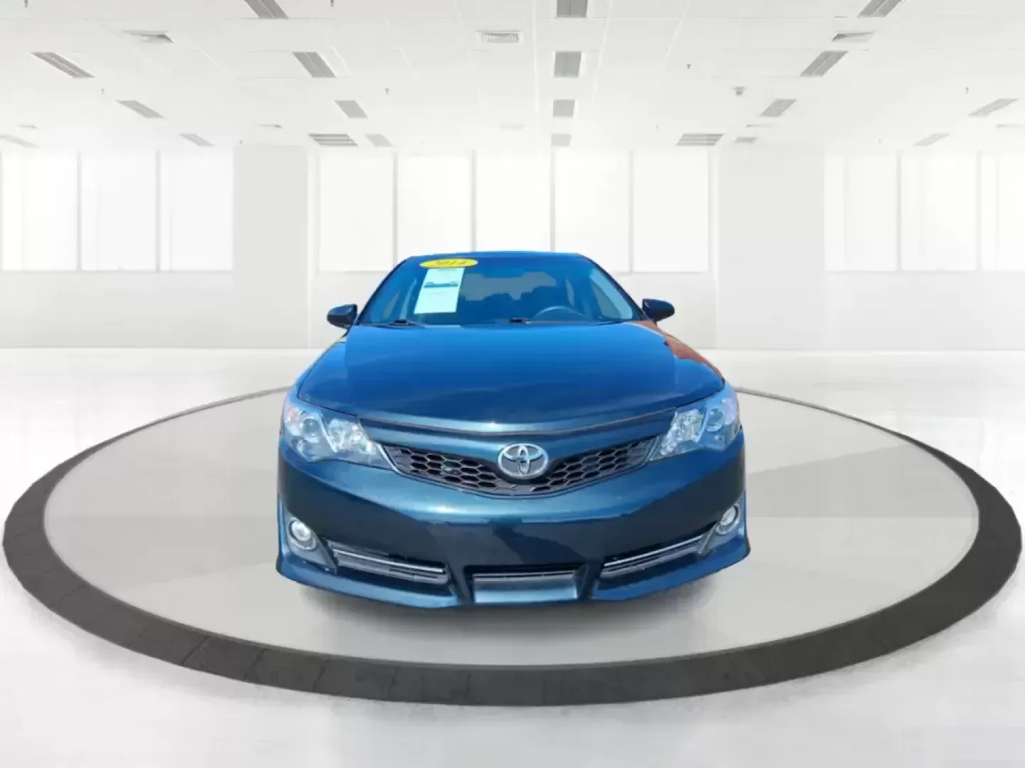 2014 Toyota Camry SE (4T1BF1FK4EU) with an 2.5L I-4 DOHC engine, 6-Speed Automatic transmission, located at 401 Woodman Dr, Riverside, OH, 45431, (937) 908-9800, 39.760899, -84.123421 - Picture your next week going smoother: a reliable commuter for the drive to Wright-Patterson AFB, an easy-to-park sedan for errands around Riverside, and a comfortable ride for weekend trips toward downtown Dayton or a quick loop on I-675. This 2014 Toyota Camry SE is built for real life-dependable, - Photo#7