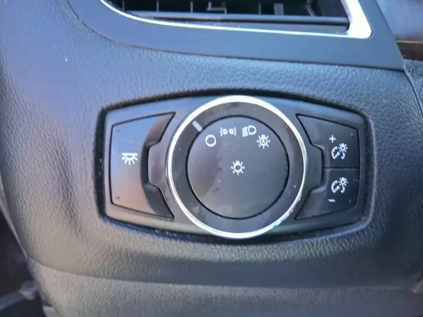 2014 Ford Edge Limited (2FMDK4KC1EB) with an 3.5L V-6 DOHC engine, 6-Speed Automatic transmission, located at 1099 N County Rd 25A , Troy, OH, 45373, (937) 908-9800, 40.057079, -84.212883 - Need an SUV that can handle Ohio's changing weather, keep everyone comfortable on school runs, and still feel upscale on date night or weekend getaways? This 2014 Ford Edge Limited in Tuxedo Black Metallic is built for real life in Troy-whether you're commuting down I75, running errands along N Coun - Photo#17