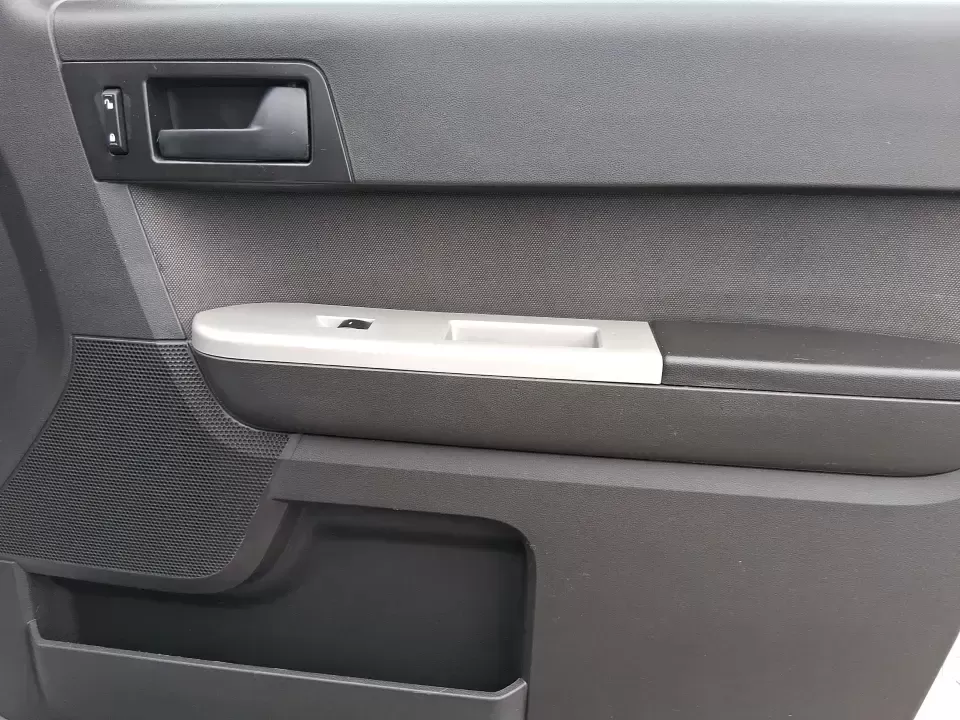 2012 Ford Escape XLT (1FMCU9D70CK) with an 2.5L L4 DOHC 16V engine, 6-Speed Automatic transmission, located at 1184 Kauffman Ave, Fairborn, OH, 45324, (937) 908-9800, 39.807072, -84.030914 - Need a dependable SUV that can handle Ohio's changing seasons, school drop-offs, and weekend getaways without stretching your budget? This **2012 Ford Escape XLT 4WD** is built for real life-comfortable for daily commuting, confident in rain or light snow, and sized just right for errands, road trip - Photo#19