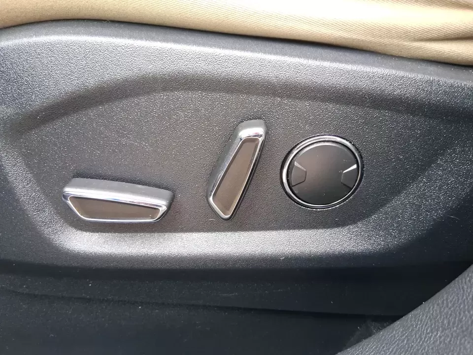 2015 Ford Edge SEL (2FMPK4J88FB) with an 3.5L V6 DOHC 24V engine, 6A transmission, located at 1951 S Dayton Lakeview Rd., New Carlisle, OH, 45344, (937) 908-9800, 39.890999, -84.050255 - Picture your next Ohio weekend: a quick grocery run through New Carlisle turns into a spontaneous drive out toward the Mad River, a family outing near the Clark County Fairgrounds, or an easy road trip down I70 and I675 with everyone comfortable and your gear packed. This 2015 Ford Edge SEL is built - Photo#18