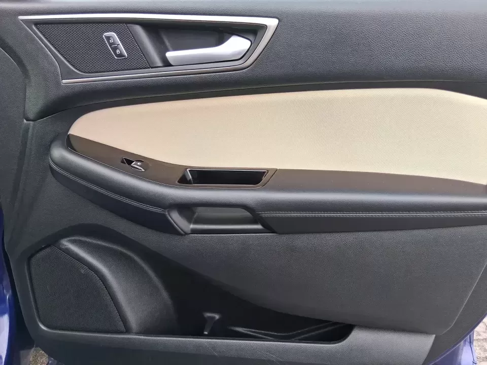 2015 Ford Edge SEL (2FMPK4J88FB) with an 3.5L V6 DOHC 24V engine, 6A transmission, located at 1951 S Dayton Lakeview Rd., New Carlisle, OH, 45344, (937) 908-9800, 39.890999, -84.050255 - Picture your next Ohio weekend: a quick grocery run through New Carlisle turns into a spontaneous drive out toward the Mad River, a family outing near the Clark County Fairgrounds, or an easy road trip down I70 and I675 with everyone comfortable and your gear packed. This 2015 Ford Edge SEL is built - Photo#20