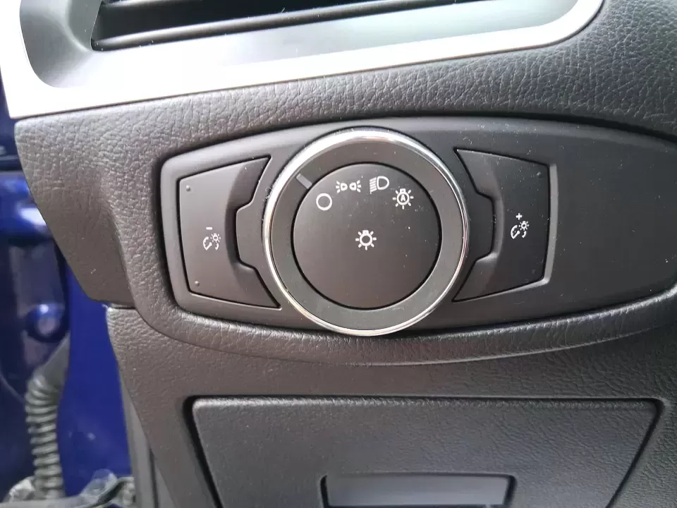 2015 Ford Edge SEL (2FMPK4J88FB) with an 3.5L V6 DOHC 24V engine, 6A transmission, located at 1099 N County Rd 25A , Troy, OH, 45373, (937) 908-9800, 40.057079, -84.212883 - Picture your next Ohio weekend: a quick grocery run through New Carlisle turns into a spontaneous drive out toward the Mad River, a family outing near the Clark County Fairgrounds, or an easy road trip down I70 and I675 with everyone comfortable and your gear packed. This 2015 Ford Edge SEL is built - Photo#17
