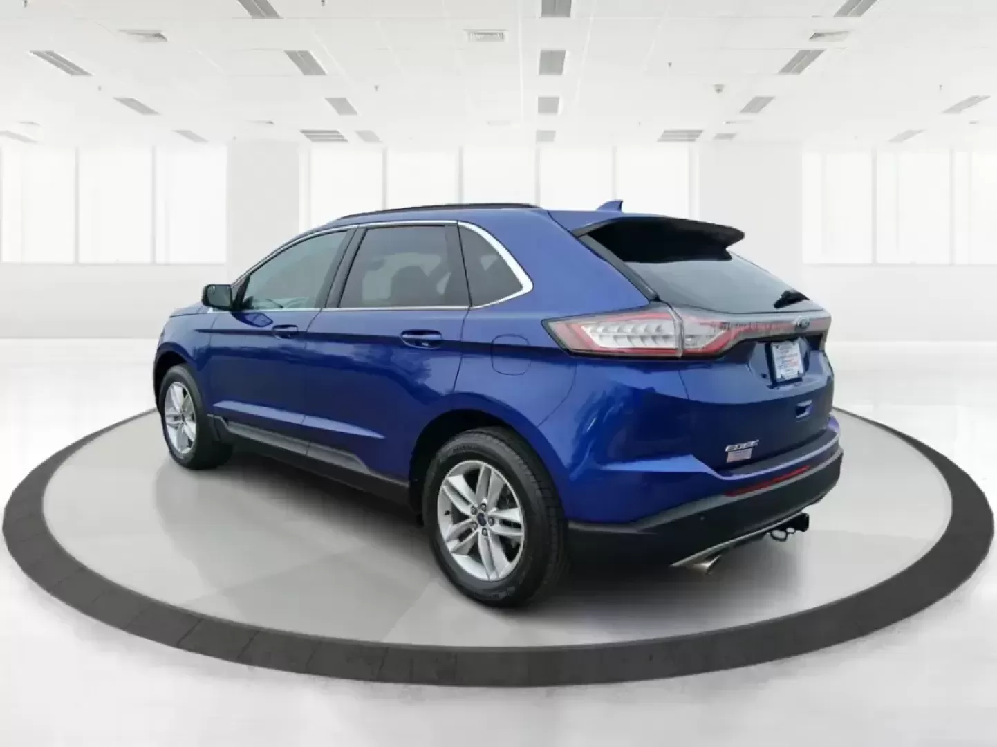 2015 Ford Edge SEL (2FMPK4J88FB) with an 3.5L V6 DOHC 24V engine, 6A transmission, located at 880 E. National Road, Vandalia, OH, 45377, (937) 908-9800, 39.891918, -84.183594 - Picture your next Ohio weekend: a quick grocery run through New Carlisle turns into a spontaneous drive out toward the Mad River, a family outing near the Clark County Fairgrounds, or an easy road trip down I70 and I675 with everyone comfortable and your gear packed. This 2015 Ford Edge SEL is built - Photo#4