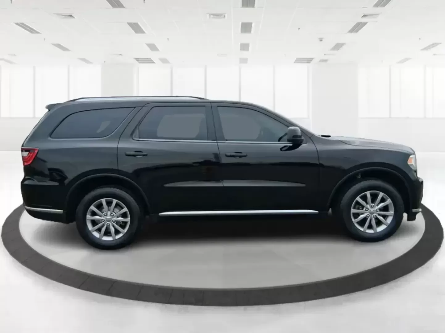 2017 Dodge Durango SXT AWD (1C4RDJAGXHC) with an Pentastar 3.6L V-6 DOHC engine, 8A transmission, located at 4508 South Dixie Dr, Moraine, OH, 45439, (937) 908-9800, 39.689976, -84.218452 - Need one SUV that can handle the weekday school run, the I75 commute, and a loaded-up weekend road trip to Caesar Creek or the Dayton Dragons game? This 2017 Dodge Durango SXT AWD is built for real-life Ohio driving-roomy, confident in all seasons, and versatile enough for growing families, busy pro - Photo#1