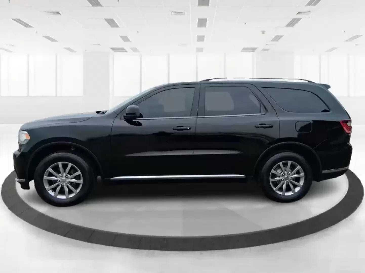 2017 Dodge Durango SXT AWD (1C4RDJAGXHC) with an Pentastar 3.6L V-6 DOHC engine, 8A transmission, located at 4508 South Dixie Dr, Moraine, OH, 45439, (937) 908-9800, 39.689976, -84.218452 - Need one SUV that can handle the weekday school run, the I75 commute, and a loaded-up weekend road trip to Caesar Creek or the Dayton Dragons game? This 2017 Dodge Durango SXT AWD is built for real-life Ohio driving-roomy, confident in all seasons, and versatile enough for growing families, busy pro - Photo#5