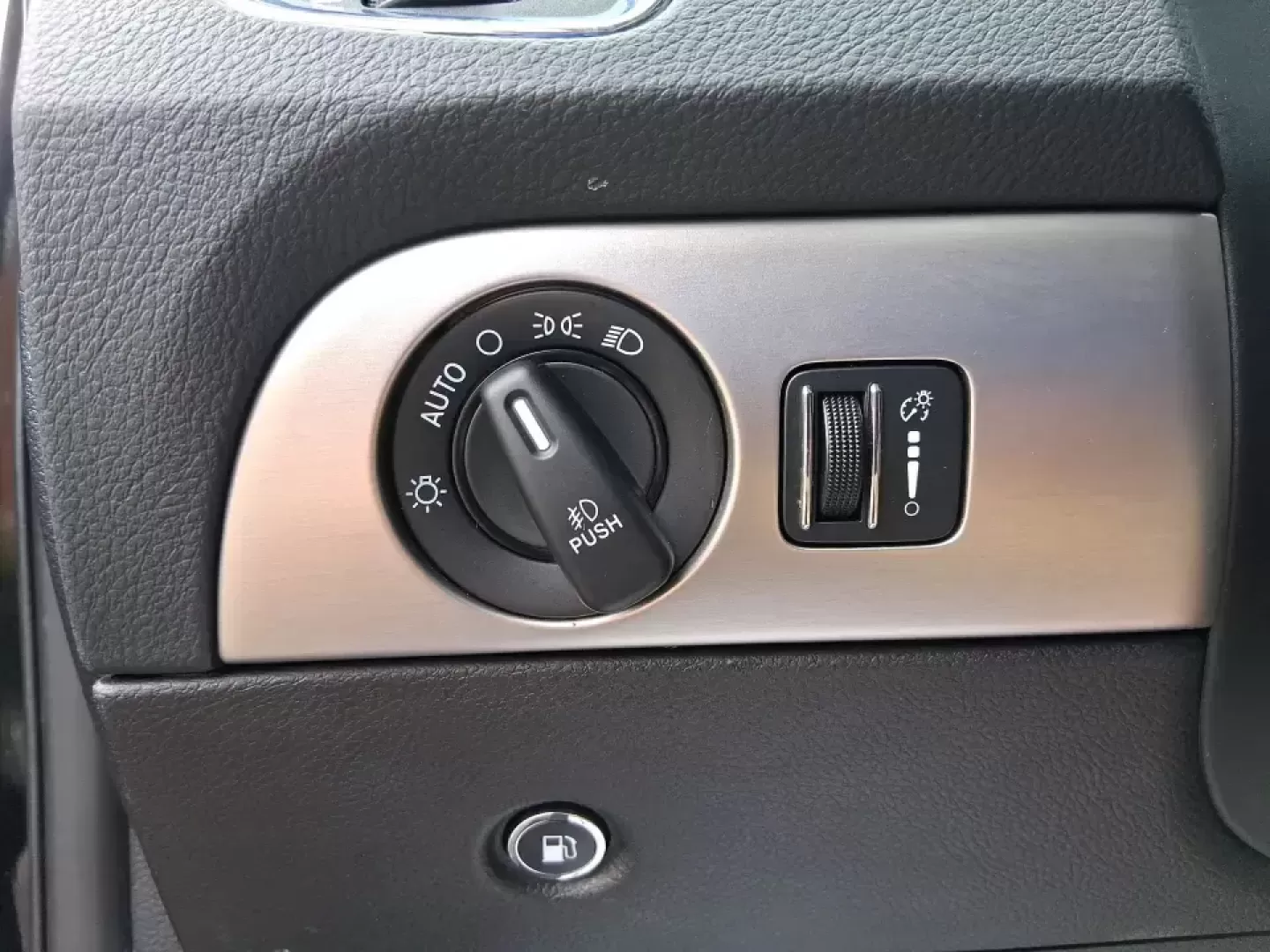 2017 Dodge Durango SXT AWD (1C4RDJAGXHC) with an Pentastar 3.6L V-6 DOHC engine, 8A transmission, located at 4508 South Dixie Dr, Moraine, OH, 45439, (937) 908-9800, 39.689976, -84.218452 - Need one SUV that can handle the weekday school run, the I75 commute, and a loaded-up weekend road trip to Caesar Creek or the Dayton Dragons game? This 2017 Dodge Durango SXT AWD is built for real-life Ohio driving-roomy, confident in all seasons, and versatile enough for growing families, busy pro - Photo#17