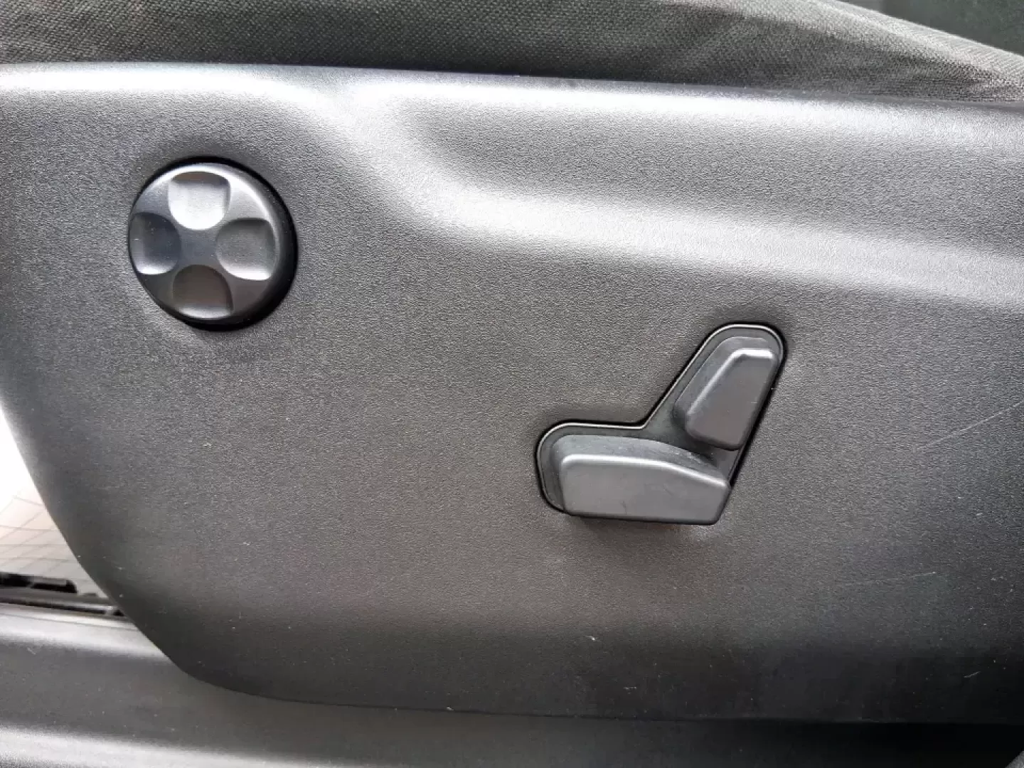 2017 Dodge Durango SXT AWD (1C4RDJAGXHC) with an Pentastar 3.6L V-6 DOHC engine, 8A transmission, located at 4508 South Dixie Dr, Moraine, OH, 45439, (937) 908-9800, 39.689976, -84.218452 - Need one SUV that can handle the weekday school run, the I75 commute, and a loaded-up weekend road trip to Caesar Creek or the Dayton Dragons game? This 2017 Dodge Durango SXT AWD is built for real-life Ohio driving-roomy, confident in all seasons, and versatile enough for growing families, busy pro - Photo#18