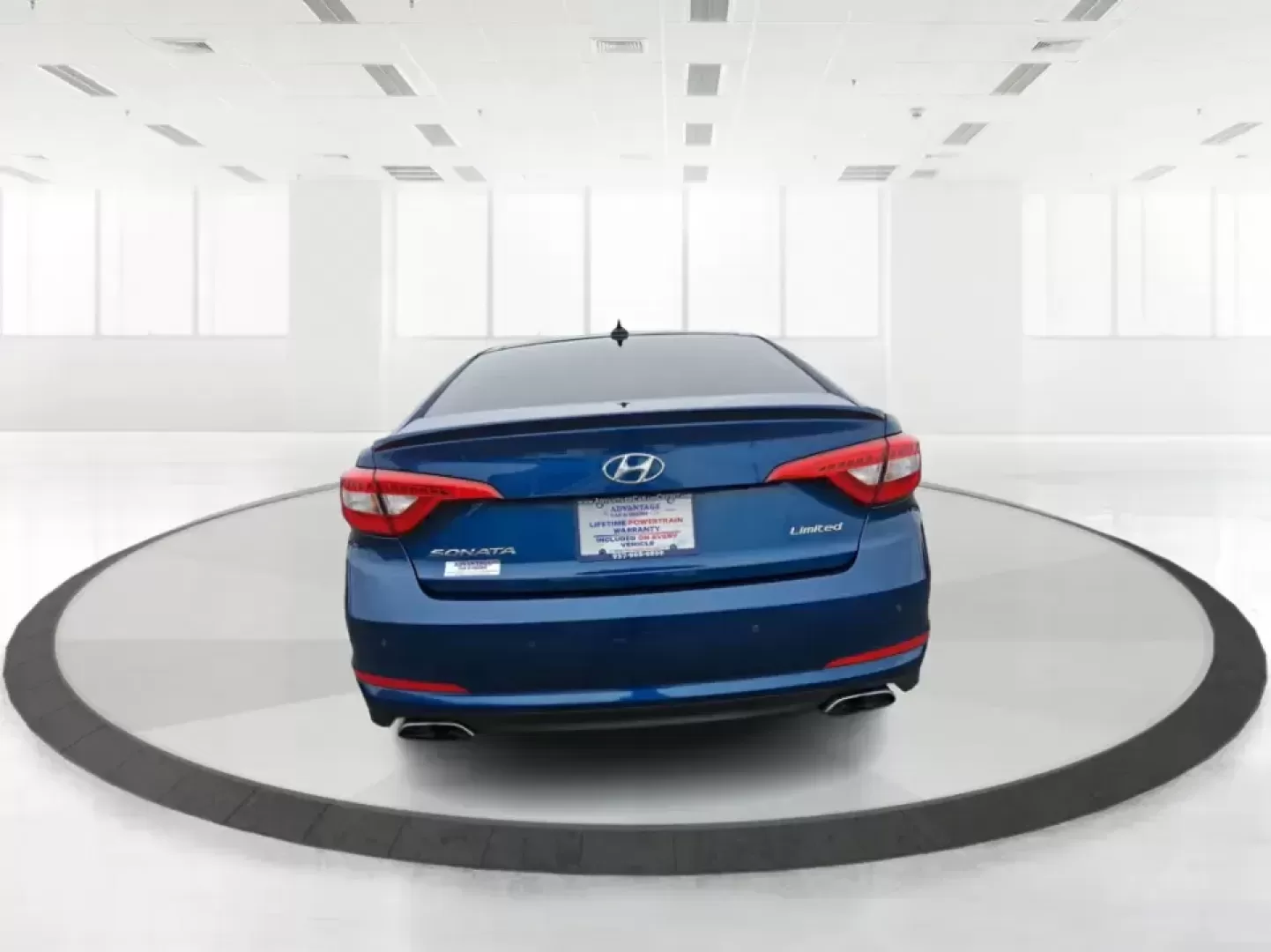 2015 Hyundai Sonata Limited (5NPE34AF5FH) with an 2.4L I-4 gasoline direct injection engine, 6-Speed Automatic transmission, located at 401 Woodman Dr, Riverside, OH, 45431, (937) 908-9800, 39.760899, -84.123421 - Picture your next week going smoother: an easy highway commute up I75, a comfortable school drop-off run through Piqua, and a weekend drive to the Miami County Fairgrounds-all in a sedan that feels upscale without the upscale price. This **2015 Hyundai Sonata Limited** in **Lakeside Blue** is built - Photo#3