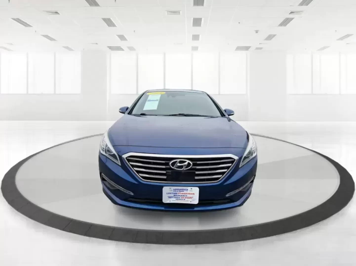 2015 Hyundai Sonata Limited (5NPE34AF5FH) with an 2.4L I-4 gasoline direct injection engine, 6-Speed Automatic transmission, located at 401 Woodman Dr, Riverside, OH, 45431, (937) 908-9800, 39.760899, -84.123421 - Picture your next week going smoother: an easy highway commute up I75, a comfortable school drop-off run through Piqua, and a weekend drive to the Miami County Fairgrounds-all in a sedan that feels upscale without the upscale price. This **2015 Hyundai Sonata Limited** in **Lakeside Blue** is built - Photo#7