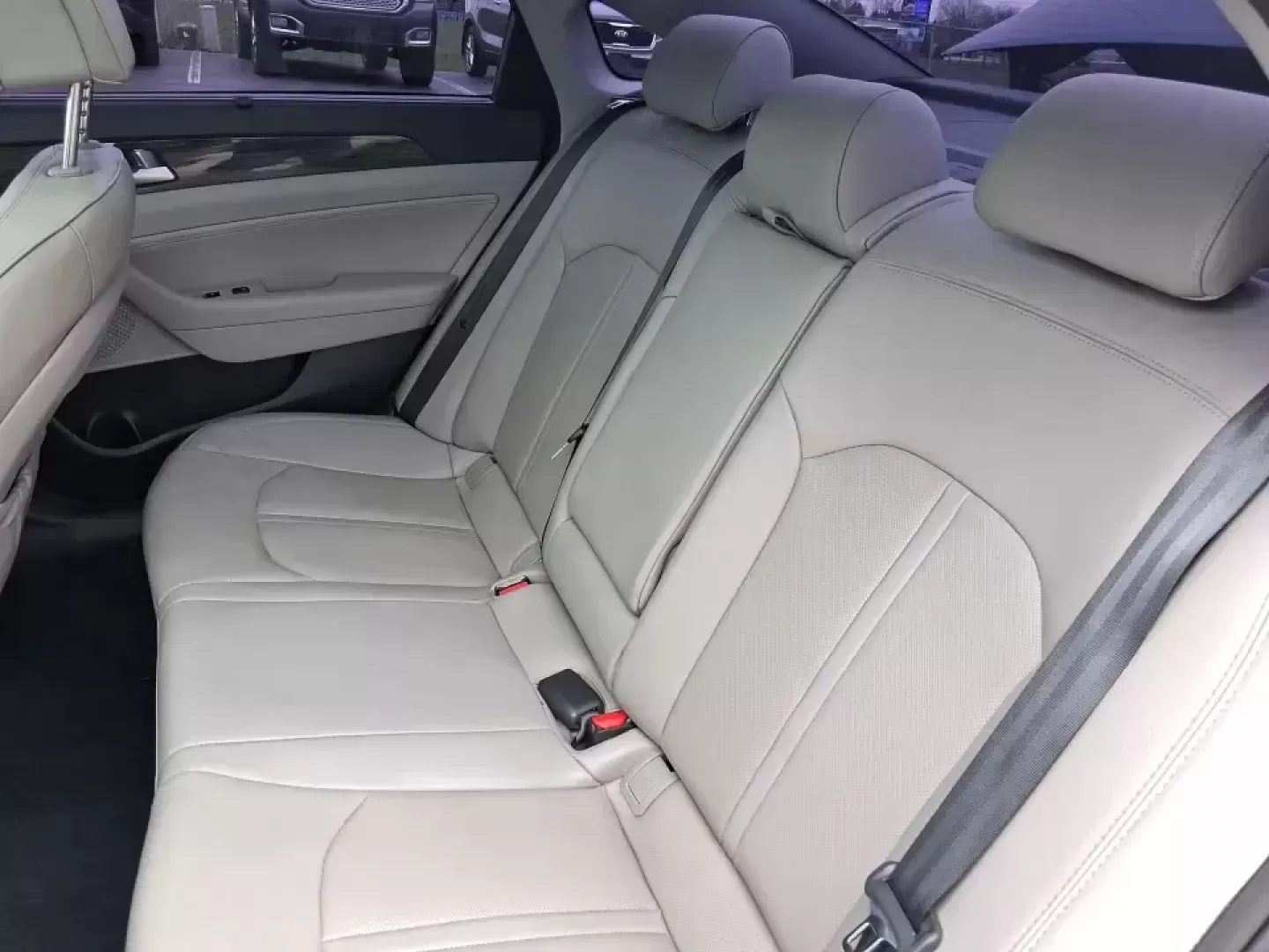 2015 Hyundai Sonata Limited (5NPE34AF5FH) with an 2.4L I-4 gasoline direct injection engine, 6-Speed Automatic transmission, located at 401 Woodman Dr, Riverside, OH, 45431, (937) 908-9800, 39.760899, -84.123421 - Picture your next week going smoother: an easy highway commute up I75, a comfortable school drop-off run through Piqua, and a weekend drive to the Miami County Fairgrounds-all in a sedan that feels upscale without the upscale price. This **2015 Hyundai Sonata Limited** in **Lakeside Blue** is built - Photo#10