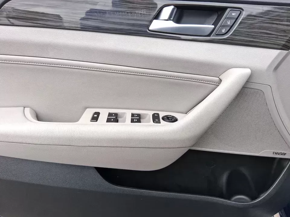 2015 Hyundai Sonata Limited (5NPE34AF5FH) with an 2.4L I-4 gasoline direct injection engine, 6-Speed Automatic transmission, located at 401 Woodman Dr, Riverside, OH, 45431, (937) 908-9800, 39.760899, -84.123421 - Picture your next week going smoother: an easy highway commute up I75, a comfortable school drop-off run through Piqua, and a weekend drive to the Miami County Fairgrounds-all in a sedan that feels upscale without the upscale price. This **2015 Hyundai Sonata Limited** in **Lakeside Blue** is built - Photo#18