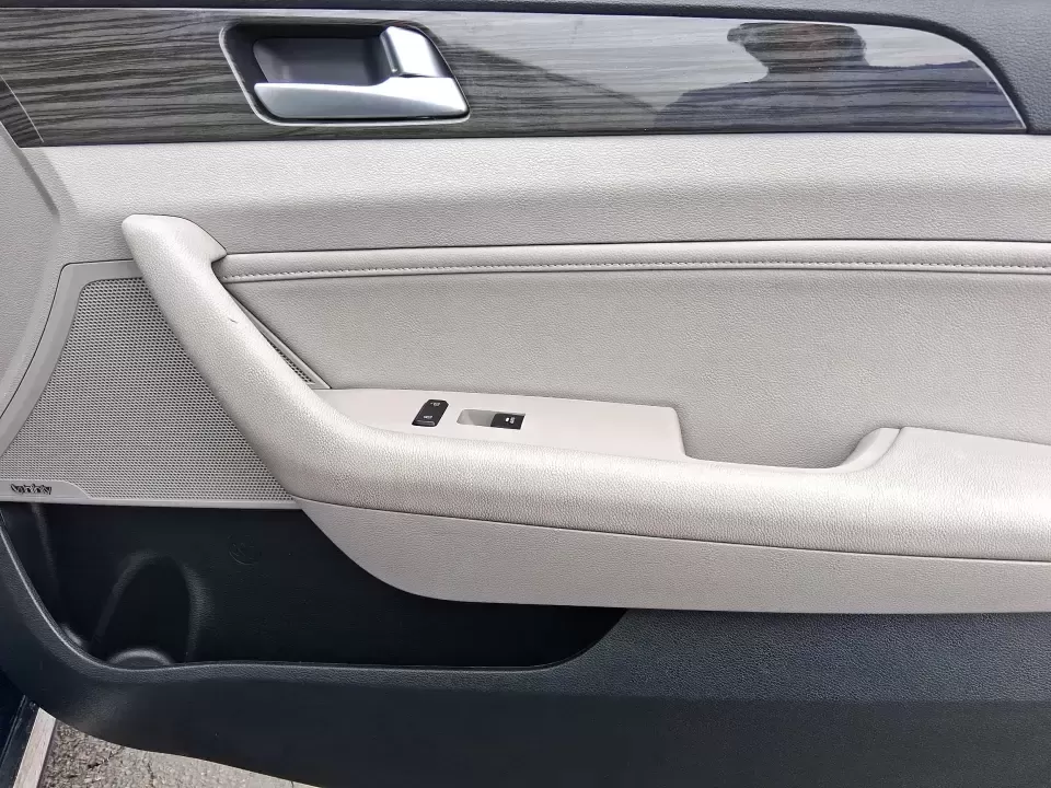 2015 Hyundai Sonata Limited (5NPE34AF5FH) with an 2.4L I-4 gasoline direct injection engine, 6-Speed Automatic transmission, located at 401 Woodman Dr, Riverside, OH, 45431, (937) 908-9800, 39.760899, -84.123421 - Picture your next week going smoother: an easy highway commute up I75, a comfortable school drop-off run through Piqua, and a weekend drive to the Miami County Fairgrounds-all in a sedan that feels upscale without the upscale price. This **2015 Hyundai Sonata Limited** in **Lakeside Blue** is built - Photo#19