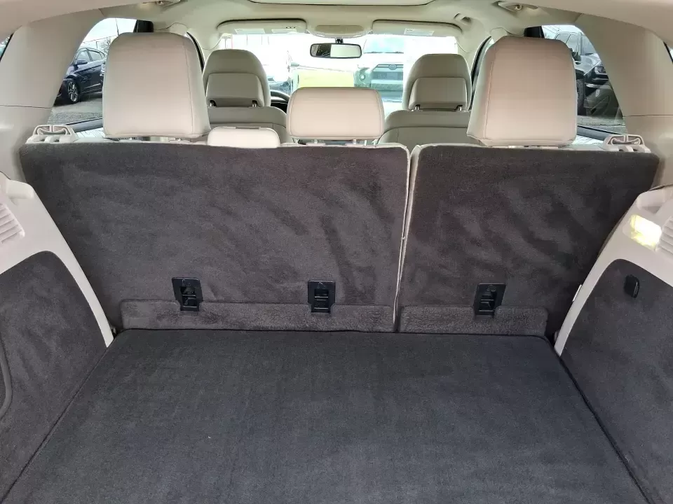 2017 Lincoln MKC Reserve (5LMCJ3D97HU) with an 2.0L L4 DOHC 16V engine, 6A transmission, located at 8750 N County Rd 25A, Piqua, OH, 45356, (937) 908-9800, 40.164391, -84.232513 - Picture your next road trip starting in Piqua with the family loaded up, playlists queued, and plenty of room for luggage-then finishing the day with a quiet, comfortable drive home on I75. This 2017 Lincoln MKC Reserve SUV is built for real life: long commutes, weekend getaways to Indian Lake, and - Photo#11