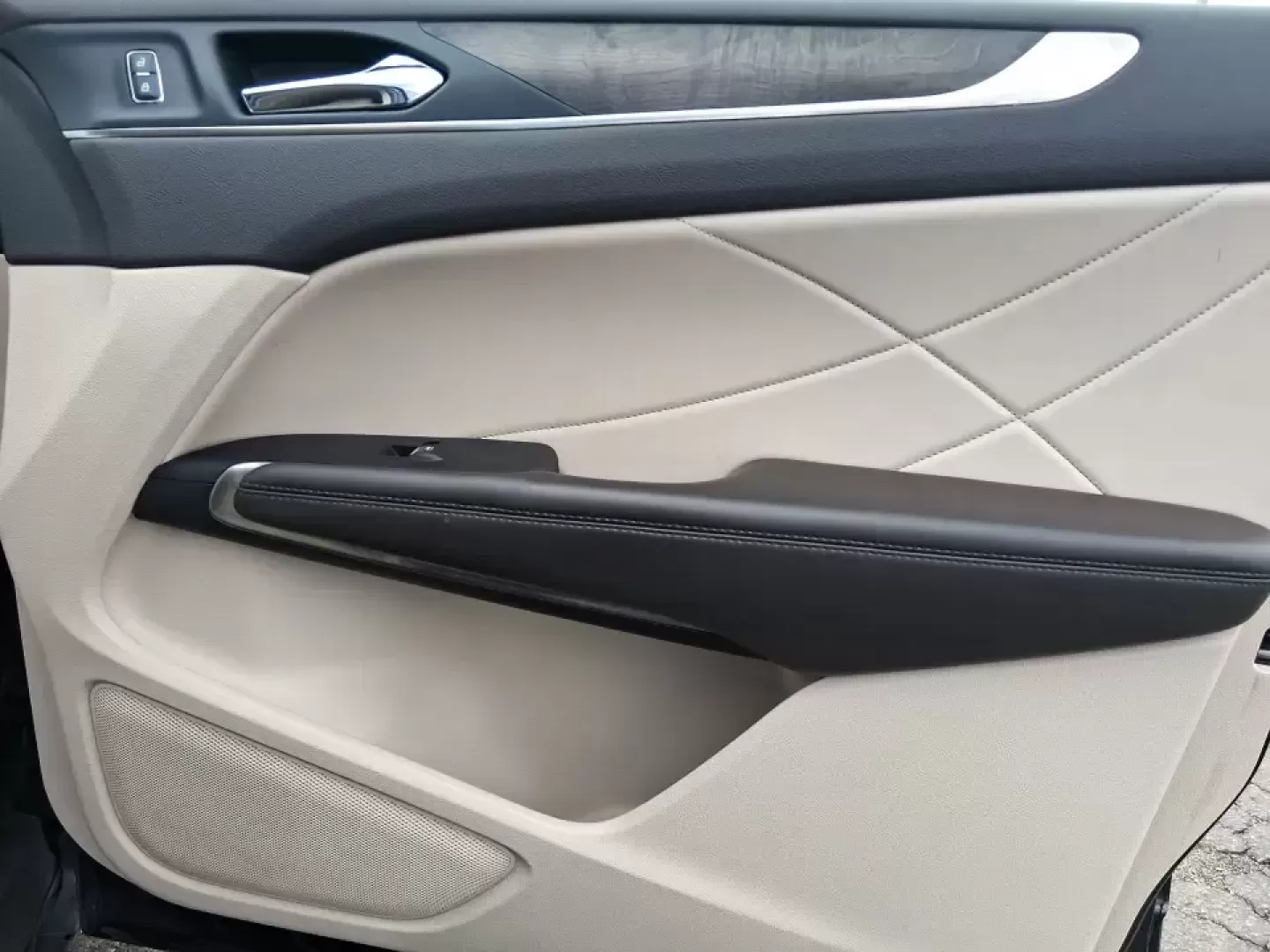 2017 Lincoln MKC Reserve (5LMCJ3D97HU) with an 2.0L L4 DOHC 16V engine, 6A transmission, located at 8750 N County Rd 25A, Piqua, OH, 45356, (937) 908-9800, 40.164391, -84.232513 - Picture your next road trip starting in Piqua with the family loaded up, playlists queued, and plenty of room for luggage-then finishing the day with a quiet, comfortable drive home on I75. This 2017 Lincoln MKC Reserve SUV is built for real life: long commutes, weekend getaways to Indian Lake, and - Photo#20