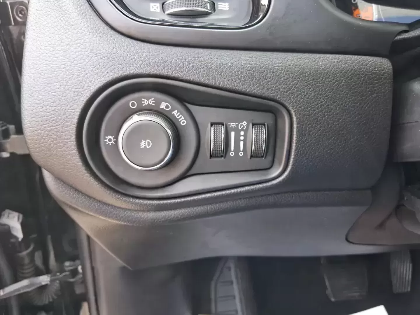 2017 Jeep Renegade Altitude 4x4 (ZACCJBBBXHP) with an 2.4L L4 DOHC 16V engine, 6M transmission, located at 4508 South Dixie Dr, Moraine, OH, 45439, (937) 908-9800, 39.689976, -84.218452 - Picture your next Ohio weekend: loading up the gear for a quick getaway to Carillon Historical Park, meeting friends near The Greene for dinner, or taking the scenic back roads out toward Caesar Creek-without worrying about the weather. This 2017 Jeep Renegade Altitude 4x4 is built for real-life ver - Photo#17