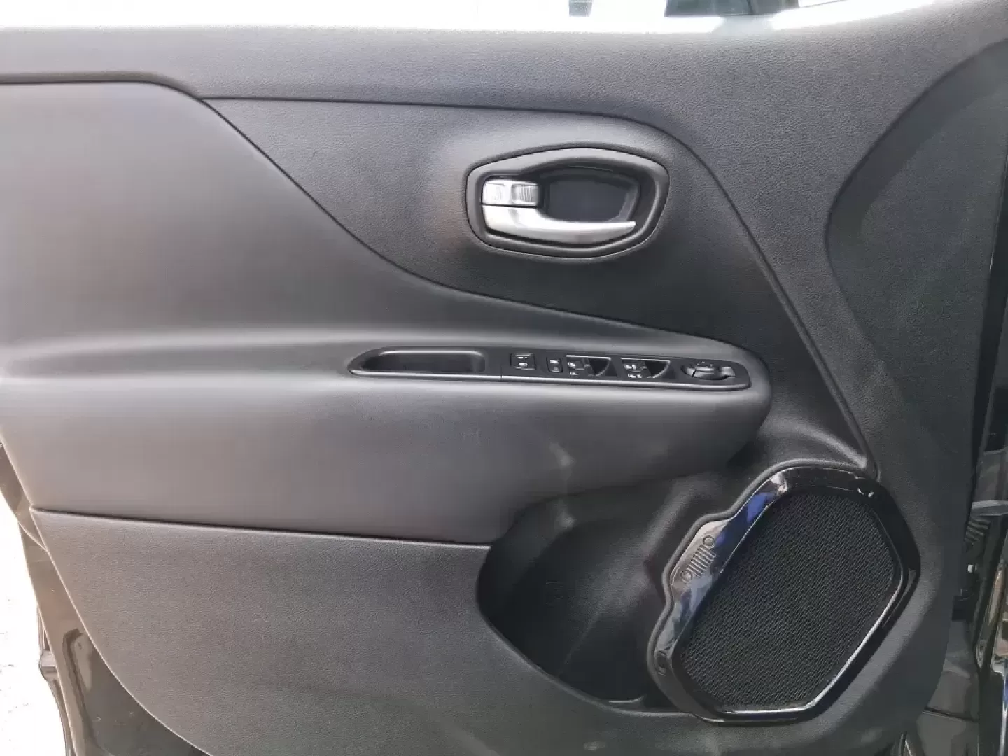 2017 Jeep Renegade Altitude 4x4 (ZACCJBBBXHP) with an 2.4L L4 DOHC 16V engine, 6M transmission, located at 4508 South Dixie Dr, Moraine, OH, 45439, (937) 908-9800, 39.689976, -84.218452 - Picture your next Ohio weekend: loading up the gear for a quick getaway to Carillon Historical Park, meeting friends near The Greene for dinner, or taking the scenic back roads out toward Caesar Creek-without worrying about the weather. This 2017 Jeep Renegade Altitude 4x4 is built for real-life ver - Photo#19