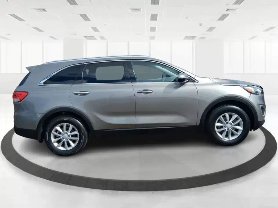 2018 Kia Sorento 2.4L LX (5XYPG4A33JG) with an 2.4L I-4 gasoline direct injection engine, 6A transmission, located at 1184 Kauffman Ave, Fairborn, OH, 45324, (937) 908-9800, 39.807072, -84.030914 - Need one SUV that can handle school drop-offs in the morning, a long commute down I675 in the afternoon, and a weekend road trip to the National Museum of the U.S. Air Force without feeling cramped? This 2018 Kia Sorento LX is built for real-life schedules-comfortable, practical, and ready for every - Photo#1