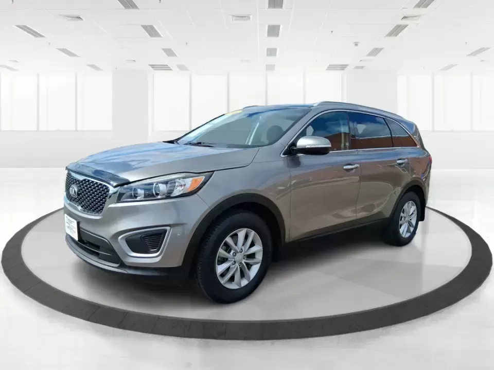 2018 Kia Sorento 2.4L LX (5XYPG4A33JG) with an 2.4L I-4 gasoline direct injection engine, 6A transmission, located at 1184 Kauffman Ave, Fairborn, OH, 45324, (937) 908-9800, 39.807072, -84.030914 - Need one SUV that can handle school drop-offs in the morning, a long commute down I675 in the afternoon, and a weekend road trip to the National Museum of the U.S. Air Force without feeling cramped? This 2018 Kia Sorento LX is built for real-life schedules-comfortable, practical, and ready for every - Photo#8