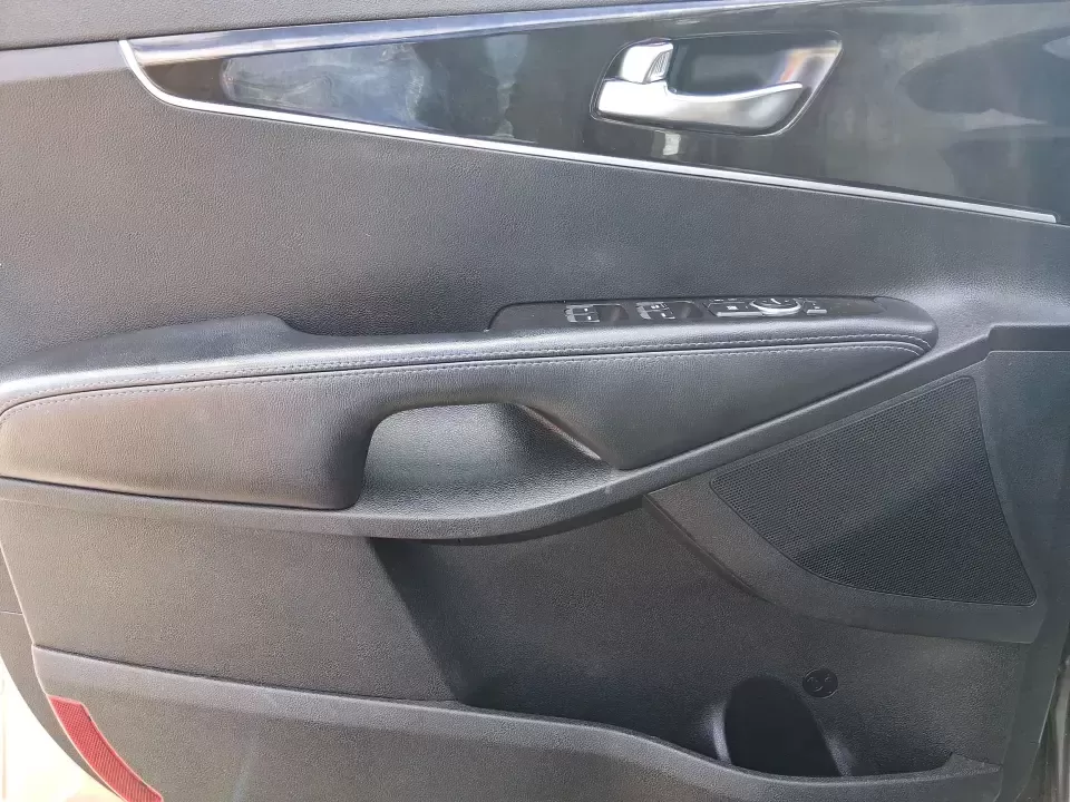 2018 Kia Sorento 2.4L LX (5XYPG4A33JG) with an 2.4L I-4 gasoline direct injection engine, 6A transmission, located at 1184 Kauffman Ave, Fairborn, OH, 45324, (937) 908-9800, 39.807072, -84.030914 - Need one SUV that can handle school drop-offs in the morning, a long commute down I675 in the afternoon, and a weekend road trip to the National Museum of the U.S. Air Force without feeling cramped? This 2018 Kia Sorento LX is built for real-life schedules-comfortable, practical, and ready for every - Photo#17