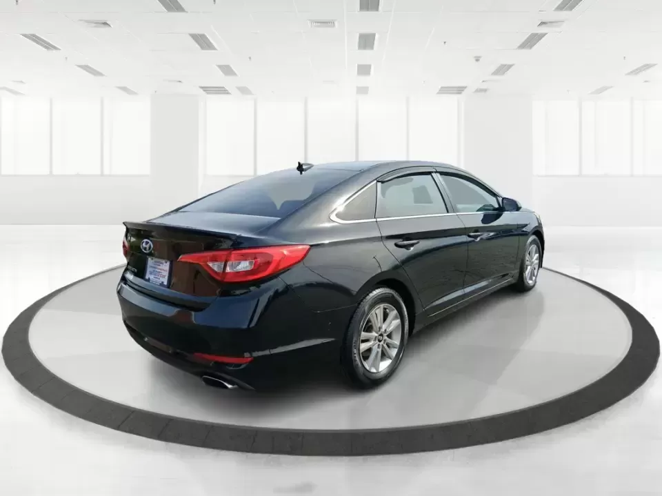 2017 Hyundai Sonata SE (5NPE24AF7HH) with an 2.4L I-4 gasoline direct injection engine, 7A transmission, located at 1099 N County Rd 25A , Troy, OH, 45373, (937) 908-9800, 40.057079, -84.212883 - Need a dependable sedan for the daily commute down I75, quick errands around Troy, or comfortable weekend drives to Dayton? This 2017 Hyundai Sonata SE in Phantom Black is an easy-to-live-with choice for practical drivers who want modern safety, efficient performance, and a smooth ride-without payin - Photo#2