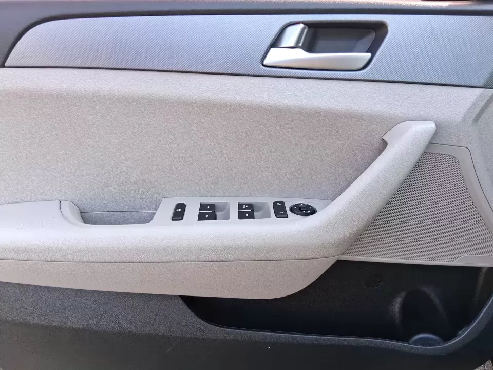 2017 Hyundai Sonata SE (5NPE24AF7HH) with an 2.4L I-4 gasoline direct injection engine, 7A transmission, located at 1099 N County Rd 25A , Troy, OH, 45373, (937) 908-9800, 40.057079, -84.212883 - Need a dependable sedan for the daily commute down I75, quick errands around Troy, or comfortable weekend drives to Dayton? This 2017 Hyundai Sonata SE in Phantom Black is an easy-to-live-with choice for practical drivers who want modern safety, efficient performance, and a smooth ride-without payin - Photo#17