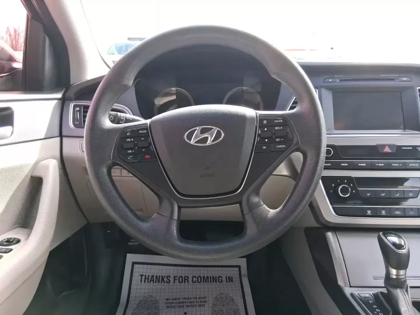 2017 Hyundai Sonata SE (5NPE24AF7HH) with an 2.4L I-4 gasoline direct injection engine, 7A transmission, located at 1230 East Main St, Xenia, OH, 45385, (937) 908-9800, 39.688026, -83.910172 - Need a dependable sedan for the daily commute down I75, quick errands around Troy, or comfortable weekend drives to Dayton? This 2017 Hyundai Sonata SE in Phantom Black is an easy-to-live-with choice for practical drivers who want modern safety, efficient performance, and a smooth ride-without payin - Photo#15