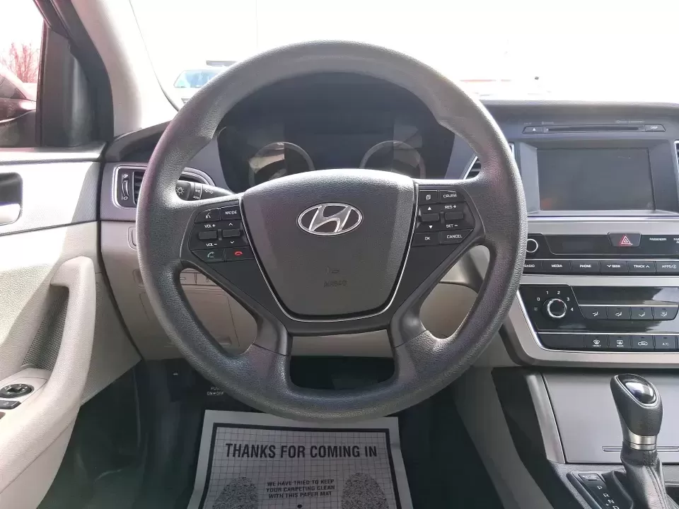 2017 Hyundai Sonata SE (5NPE24AF7HH) with an 2.4L I-4 gasoline direct injection engine, 7A transmission, located at 1230 East Main St, Xenia, OH, 45385, (937) 908-9800, 39.688026, -83.910172 - Need a dependable sedan for the daily commute down I75, quick errands around Troy, or comfortable weekend drives to Dayton? This 2017 Hyundai Sonata SE in Phantom Black is an easy-to-live-with choice for practical drivers who want modern safety, efficient performance, and a smooth ride-without payin - Photo#15