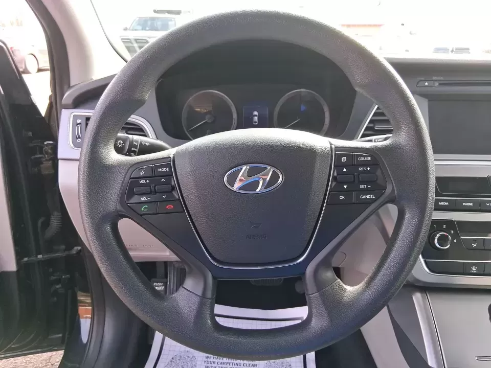 2017 Hyundai Sonata SE (5NPE24AF7HH) with an 2.4L I-4 gasoline direct injection engine, 7A transmission, located at 1230 East Main St, Xenia, OH, 45385, (937) 908-9800, 39.688026, -83.910172 - Need a dependable sedan for the daily commute down I75, quick errands around Troy, or comfortable weekend drives to Dayton? This 2017 Hyundai Sonata SE in Phantom Black is an easy-to-live-with choice for practical drivers who want modern safety, efficient performance, and a smooth ride-without payin - Photo#16