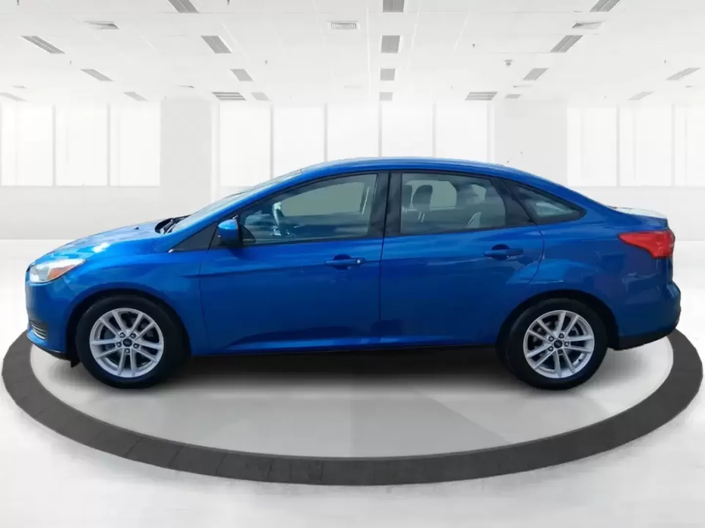 2018 Ford Focus SE (1FADP3FE4JL) with an 1.0L L3 engine, Automatic transmission, located at 1951 S Dayton Lakeview Rd., New Carlisle, OH, 45344, (937) 908-9800, 39.890999, -84.050255 - Need a dependable commuter that's easy to park downtown, comfortable on I70, and efficient enough for everyday errands from Meijer runs to school drop-offs? This 2018 Ford Focus SE sedan is a smart, budget-friendly choice for life in and around New Carlisle, offering modern tech, confidence-inspirin - Photo#5