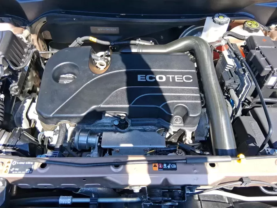 2019 Chevrolet Equinox LS 2WD (2GNAXHEV3K6) with an 1.5L L4 DIR DOHC 16V TURBO engine, 6A transmission, located at 4508 South Dixie Dr, Moraine, OH, 45439, (937) 908-9800, 39.689976, -84.218452 - Need a smart, comfortable SUV for the daily commute down South Dixie Drive, school drop-offs, and weekend runs to Cox Arboretum or Carillon Historical Park? This 2019 Chevrolet Equinox LS is built for real-life Ohio driving-roomy enough for growing families, efficient for long commutes toward Downto - Photo#11