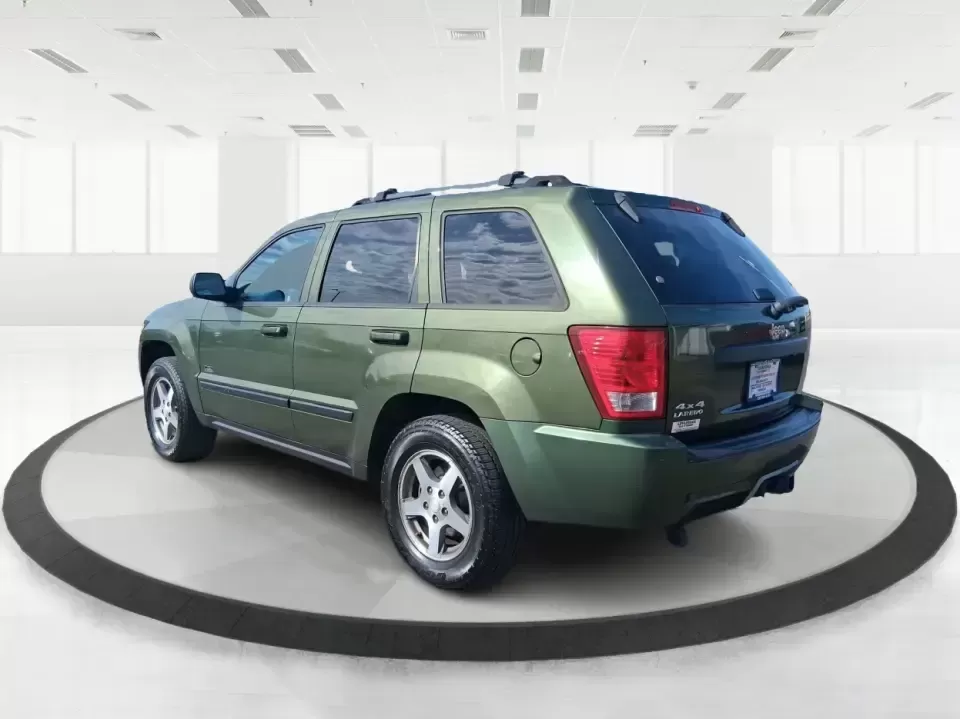 2007 Jeep Grand Cherokee Laredo (1J8GR48K47C) with an 3.7L V6 SOHC 12V engine, 5-Speed Automatic Overdrive transmission, located at 880 E. National Road, Vandalia, OH, 45377, (937) 908-9800, 39.891918, -84.183594 - Weekend getaways to the trails, winter commutes on slick Ohio roads, and family errands across town all get easier when you're in a capable SUV with true 4WD confidence. This **2007 Jeep Grand Cherokee Laredo** is built for drivers who want classic Jeep utility without giving up everyday comfort-ide - Photo#4