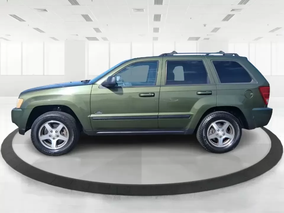 2007 Jeep Grand Cherokee Laredo (1J8GR48K47C) with an 3.7L V6 SOHC 12V engine, 5-Speed Automatic Overdrive transmission, located at 880 E. National Road, Vandalia, OH, 45377, (937) 908-9800, 39.891918, -84.183594 - Weekend getaways to the trails, winter commutes on slick Ohio roads, and family errands across town all get easier when you're in a capable SUV with true 4WD confidence. This **2007 Jeep Grand Cherokee Laredo** is built for drivers who want classic Jeep utility without giving up everyday comfort-ide - Photo#5