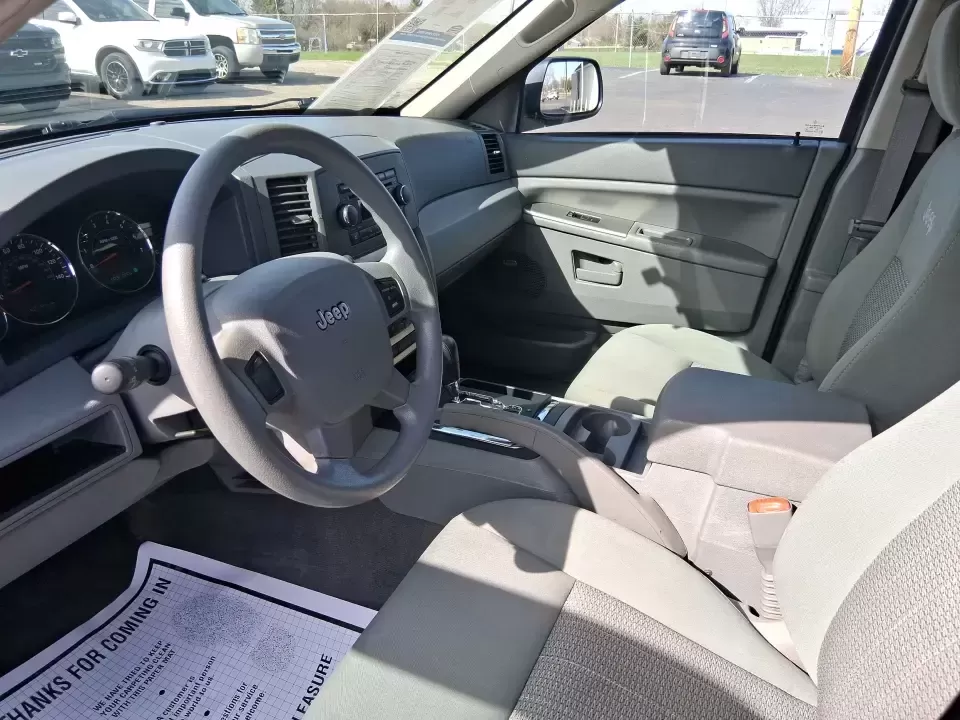 2007 Jeep Grand Cherokee Laredo (1J8GR48K47C) with an 3.7L V6 SOHC 12V engine, 5-Speed Automatic Overdrive transmission, located at 880 E. National Road, Vandalia, OH, 45377, (937) 908-9800, 39.891918, -84.183594 - Weekend getaways to the trails, winter commutes on slick Ohio roads, and family errands across town all get easier when you're in a capable SUV with true 4WD confidence. This **2007 Jeep Grand Cherokee Laredo** is built for drivers who want classic Jeep utility without giving up everyday comfort-ide - Photo#9
