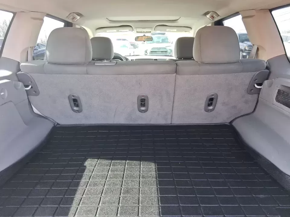 2007 Jeep Grand Cherokee Laredo (1J8GR48K47C) with an 3.7L V6 SOHC 12V engine, 5-Speed Automatic Overdrive transmission, located at 880 E. National Road, Vandalia, OH, 45377, (937) 908-9800, 39.891918, -84.183594 - Weekend getaways to the trails, winter commutes on slick Ohio roads, and family errands across town all get easier when you're in a capable SUV with true 4WD confidence. This **2007 Jeep Grand Cherokee Laredo** is built for drivers who want classic Jeep utility without giving up everyday comfort-ide - Photo#12