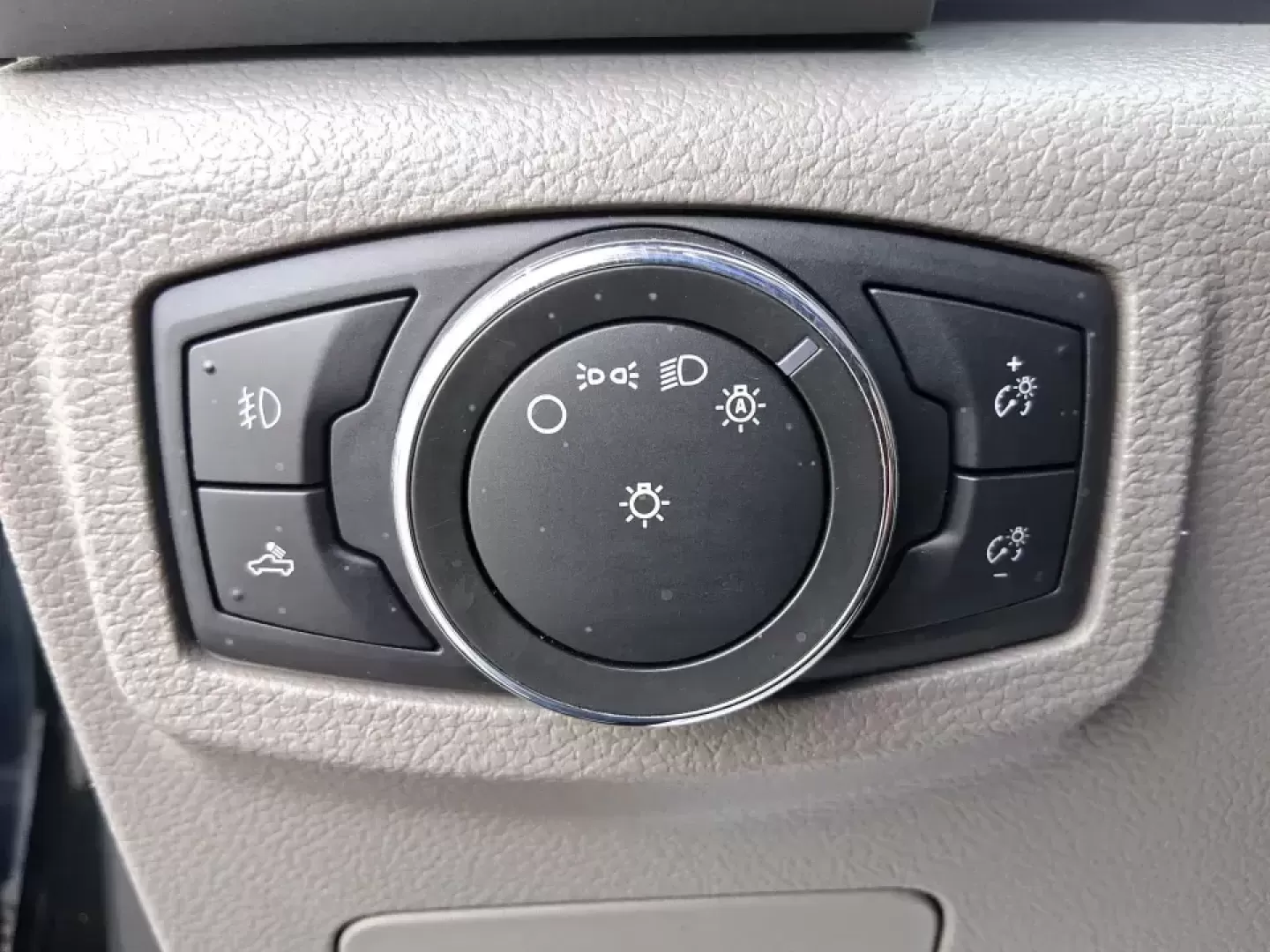 2016 Ford F-150 XLT (1FTEW1EG3GF) with an 3.5L V6 TURBO engine, 6A transmission, located at 1951 S Dayton Lakeview Rd., New Carlisle, OH, 45344, (937) 908-9800, 39.890999, -84.050255 - Need a truck that can handle Ohio workweeks and still be ready for a weekend run to Buck Creek State Park or a tailgate near Wright State? This 2016 Ford F-150 XLT Crew Cab is built for real life-hauling gear, towing toys, commuting down I-70, and keeping everyone comfortable when the weather turns. - Photo#16