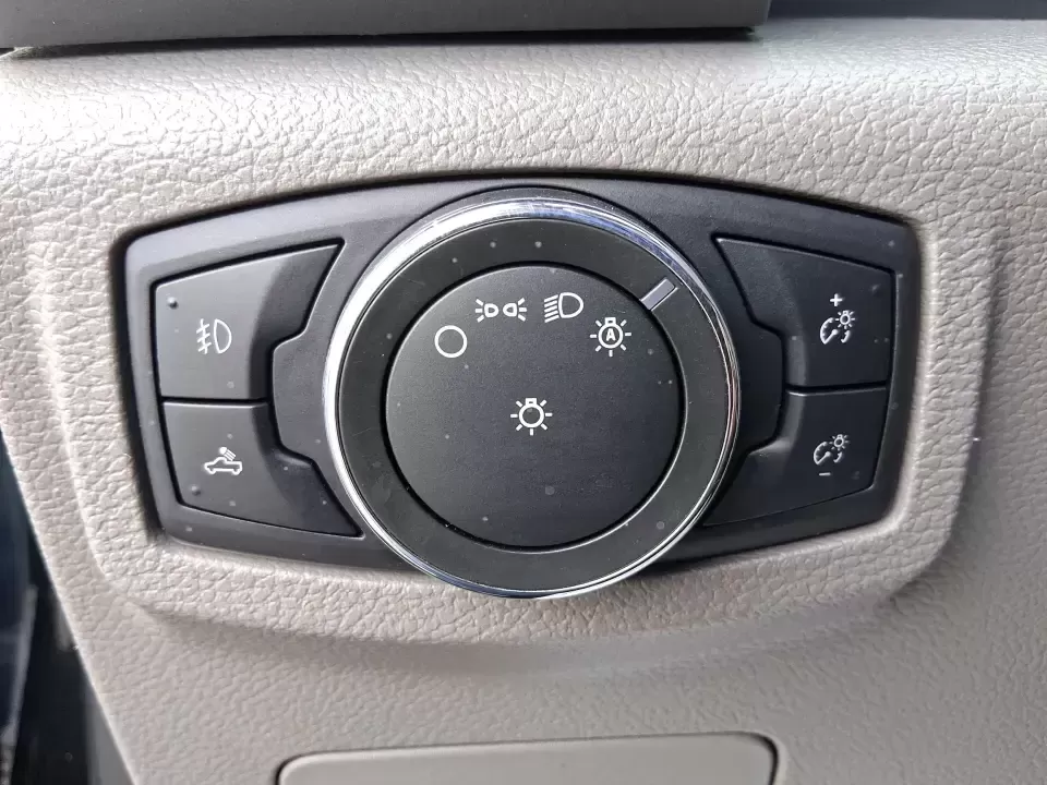 2016 Ford F-150 XLT (1FTEW1EG3GF) with an 3.5L V6 TURBO engine, 6A transmission, located at 1951 S Dayton Lakeview Rd., New Carlisle, OH, 45344, (937) 908-9800, 39.890999, -84.050255 - Need a truck that can handle Ohio workweeks and still be ready for a weekend run to Buck Creek State Park or a tailgate near Wright State? This 2016 Ford F-150 XLT Crew Cab is built for real life-hauling gear, towing toys, commuting down I-70, and keeping everyone comfortable when the weather turns. - Photo#16