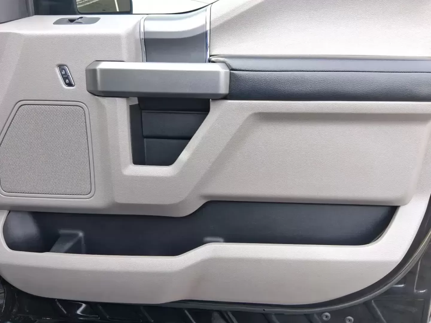 2016 Ford F-150 XLT (1FTEW1EG3GF) with an 3.5L V6 TURBO engine, 6A transmission, located at 1951 S Dayton Lakeview Rd., New Carlisle, OH, 45344, (937) 908-9800, 39.890999, -84.050255 - Need a truck that can handle Ohio workweeks and still be ready for a weekend run to Buck Creek State Park or a tailgate near Wright State? This 2016 Ford F-150 XLT Crew Cab is built for real life-hauling gear, towing toys, commuting down I-70, and keeping everyone comfortable when the weather turns. - Photo#19