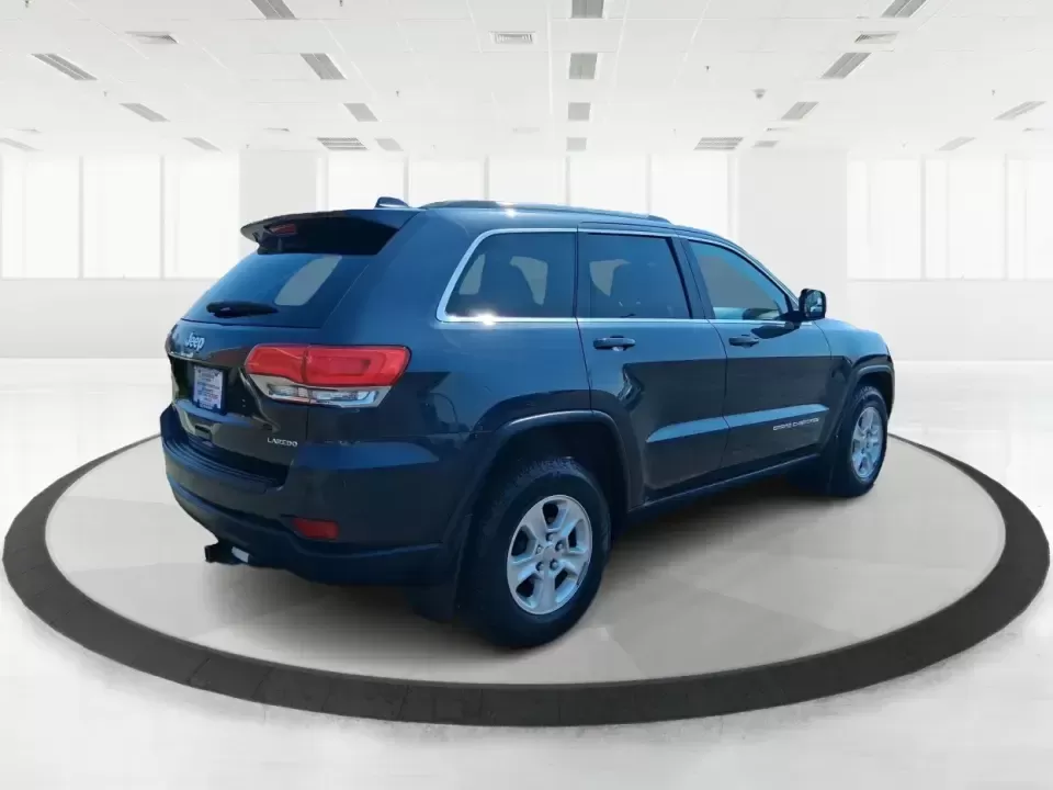 2015 Jeep Grand Cherokee Laredo (1C4RJFAG4FC) with an 3.6L V-6 DOHC engine, 8-Speed Automatic transmission, located at 1230 East Main St, Xenia, OH, 45385, (937) 908-9800, 39.688026, -83.910172 - Weekend getaways to Hocking Hills, confident winter drives to work, and comfortable family errands around town all get easier in a capable SUV like this 2015 Jeep Grand Cherokee Laredo 4WD. Finished in Maximum Steel Metallic Clearcoat, this Grand Cherokee blends rugged Jeep attitude with everyday co - Photo#2