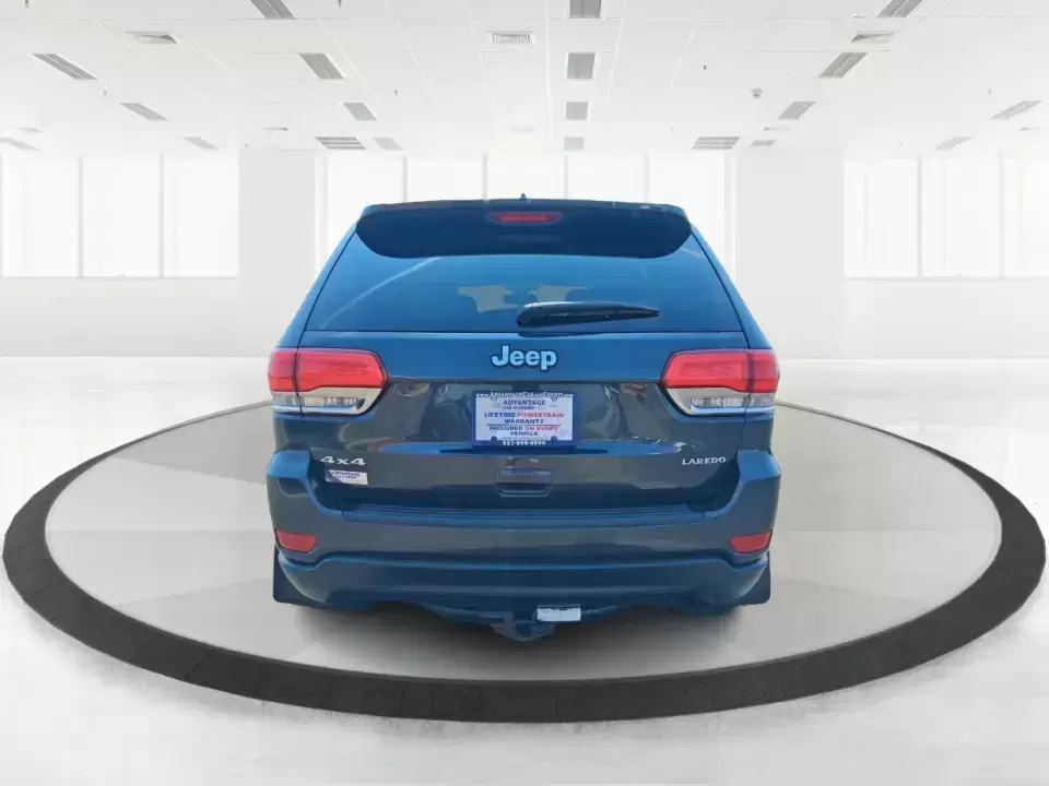 2015 Jeep Grand Cherokee Laredo (1C4RJFAG4FC) with an 3.6L V-6 DOHC engine, 8-Speed Automatic transmission, located at 1230 East Main St, Xenia, OH, 45385, (937) 908-9800, 39.688026, -83.910172 - Weekend getaways to Hocking Hills, confident winter drives to work, and comfortable family errands around town all get easier in a capable SUV like this 2015 Jeep Grand Cherokee Laredo 4WD. Finished in Maximum Steel Metallic Clearcoat, this Grand Cherokee blends rugged Jeep attitude with everyday co - Photo#3