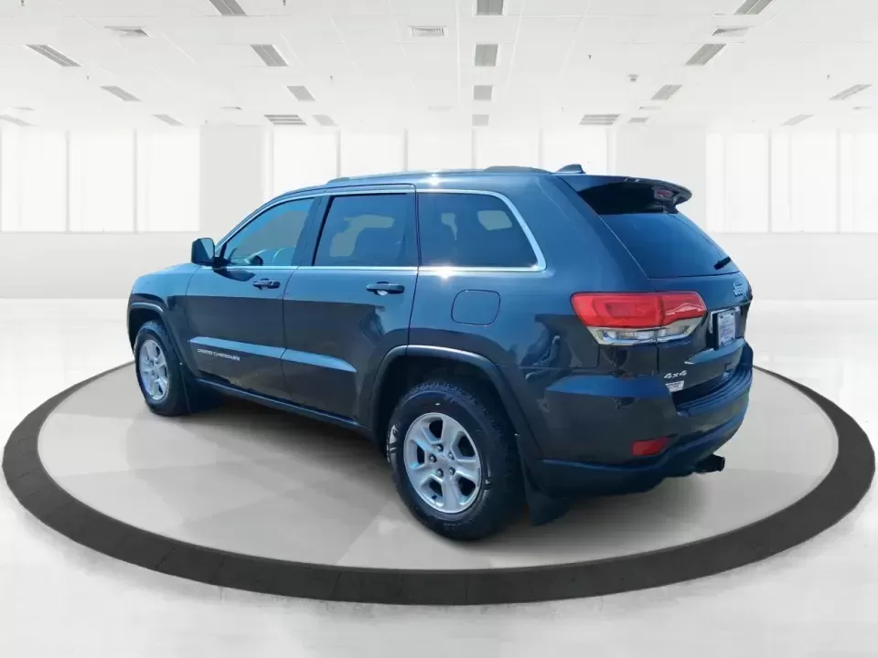 2015 Jeep Grand Cherokee Laredo (1C4RJFAG4FC) with an 3.6L V-6 DOHC engine, 8-Speed Automatic transmission, located at 1230 East Main St, Xenia, OH, 45385, (937) 908-9800, 39.688026, -83.910172 - Weekend getaways to Hocking Hills, confident winter drives to work, and comfortable family errands around town all get easier in a capable SUV like this 2015 Jeep Grand Cherokee Laredo 4WD. Finished in Maximum Steel Metallic Clearcoat, this Grand Cherokee blends rugged Jeep attitude with everyday co - Photo#4