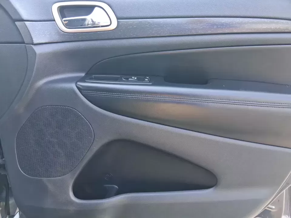 2015 Jeep Grand Cherokee Laredo (1C4RJFAG4FC) with an 3.6L V-6 DOHC engine, 8-Speed Automatic transmission, located at 1230 East Main St, Xenia, OH, 45385, (937) 908-9800, 39.688026, -83.910172 - Weekend getaways to Hocking Hills, confident winter drives to work, and comfortable family errands around town all get easier in a capable SUV like this 2015 Jeep Grand Cherokee Laredo 4WD. Finished in Maximum Steel Metallic Clearcoat, this Grand Cherokee blends rugged Jeep attitude with everyday co - Photo#20