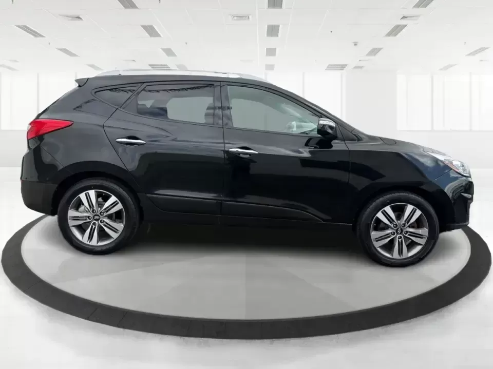 2015 Hyundai Tucson Limited (KM8JU3AG5FU) with an Theta II 2.4L I-4 gasoline direct injection engine, 6-Speed Automatic transmission, located at 8750 N County Rd 25A, Piqua, OH, 45356, (937) 908-9800, 40.164391, -84.232513 - Need a dependable SUV that fits real life-school drop-offs, long commutes up I75, and weekend getaways to Indian Lake or a quick lap around downtown Piqua? This 2015 Hyundai Tucson Limited is built for the everyday hustle with the comfort and tech that make each mile easier, whether you're running e - Photo#1