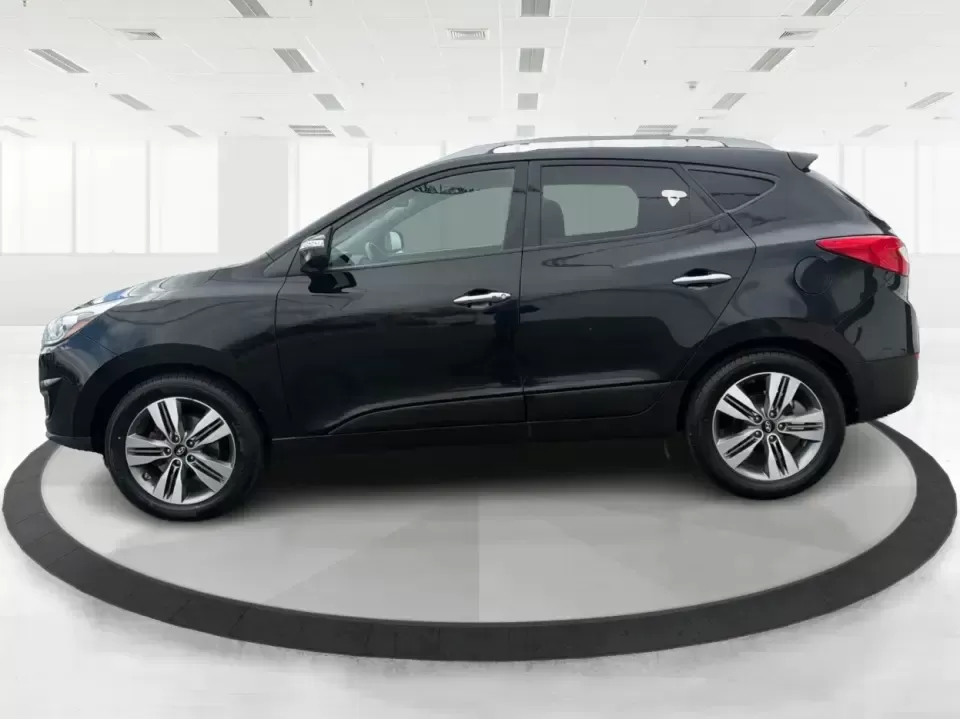 2015 Hyundai Tucson Limited (KM8JU3AG5FU) with an Theta II 2.4L I-4 gasoline direct injection engine, 6-Speed Automatic transmission, located at 8750 N County Rd 25A, Piqua, OH, 45356, (937) 908-9800, 40.164391, -84.232513 - Need a dependable SUV that fits real life-school drop-offs, long commutes up I75, and weekend getaways to Indian Lake or a quick lap around downtown Piqua? This 2015 Hyundai Tucson Limited is built for the everyday hustle with the comfort and tech that make each mile easier, whether you're running e - Photo#5