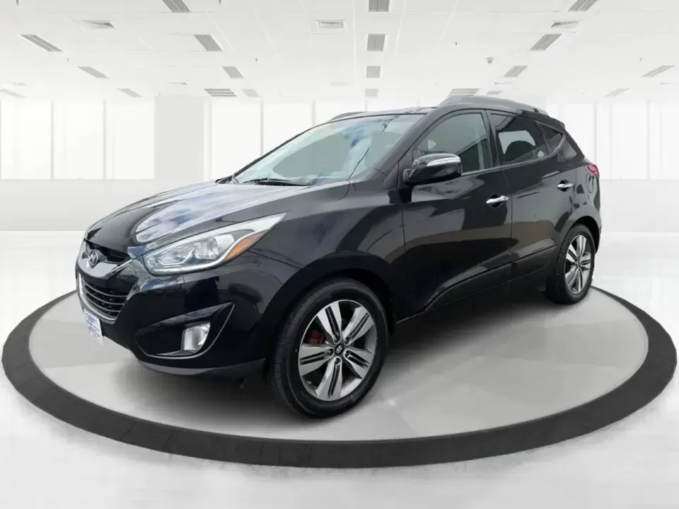 2015 Hyundai Tucson Limited (KM8JU3AG5FU) with an Theta II 2.4L I-4 gasoline direct injection engine, 6-Speed Automatic transmission, located at 8750 N County Rd 25A, Piqua, OH, 45356, (937) 908-9800, 40.164391, -84.232513 - Need a dependable SUV that fits real life-school drop-offs, long commutes up I75, and weekend getaways to Indian Lake or a quick lap around downtown Piqua? This 2015 Hyundai Tucson Limited is built for the everyday hustle with the comfort and tech that make each mile easier, whether you're running e - Photo#8