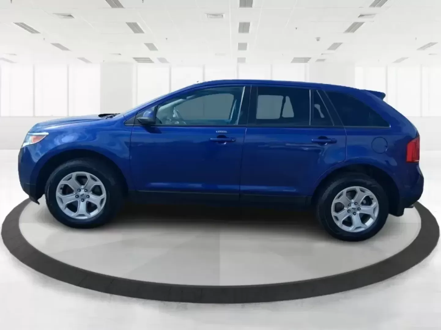 2013 Ford Edge SEL (2FMDK4JC3DB) with an 3.5L V-6 DOHC engine, 6-Speed Automatic transmission, located at 1230 East Main St, Xenia, OH, 45385, (937) 908-9800, 39.688026, -83.910172 - Pack up the kids, cue up your favorite playlist, and point the nose toward a weekend getaway-this 2013 Ford Edge SEL is the kind of comfortable, confident SUV that fits real life in Troy, Ohio. Whether you're commuting up SR-25A, running after-school errands near downtown Troy, or loading up for a r - Photo#5