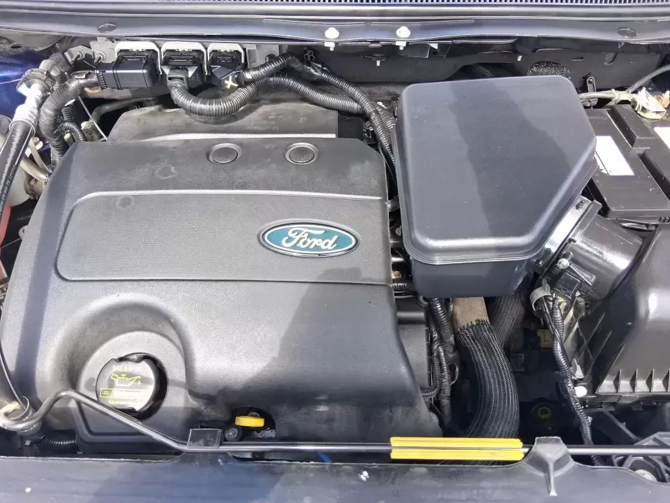 2013 Ford Edge SEL (2FMDK4JC3DB) with an 3.5L V-6 DOHC engine, 6-Speed Automatic transmission, located at 1230 East Main St, Xenia, OH, 45385, (937) 908-9800, 39.688026, -83.910172 - Pack up the kids, cue up your favorite playlist, and point the nose toward a weekend getaway-this 2013 Ford Edge SEL is the kind of comfortable, confident SUV that fits real life in Troy, Ohio. Whether you're commuting up SR-25A, running after-school errands near downtown Troy, or loading up for a r - Photo#11